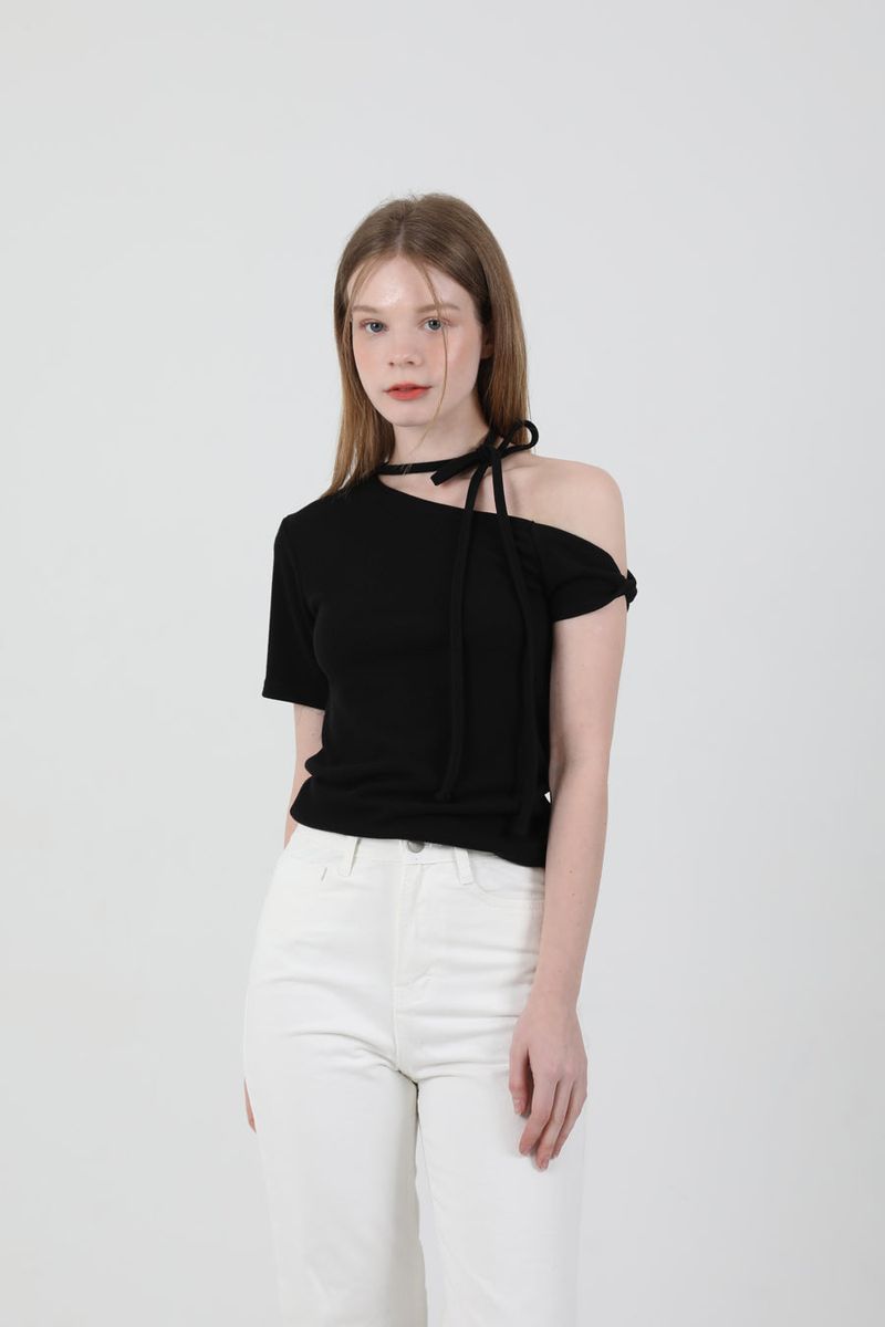 cattline(カトリーヌ)の「Off Shoulder Twist Half-Sleeve T-shirt Black(Tops)」