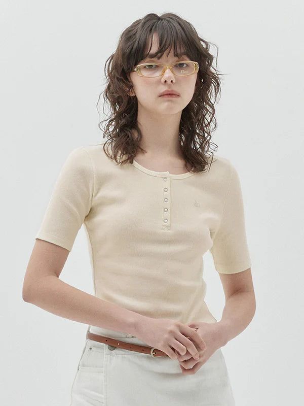 KIRSH（キルシー）の「KIRSH PLAIN SLIM FIT HENLEY NECK T-SHIRT - IVORY（Tops）」