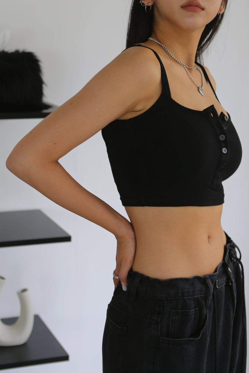 BUTTON CROP SLEEVELESS