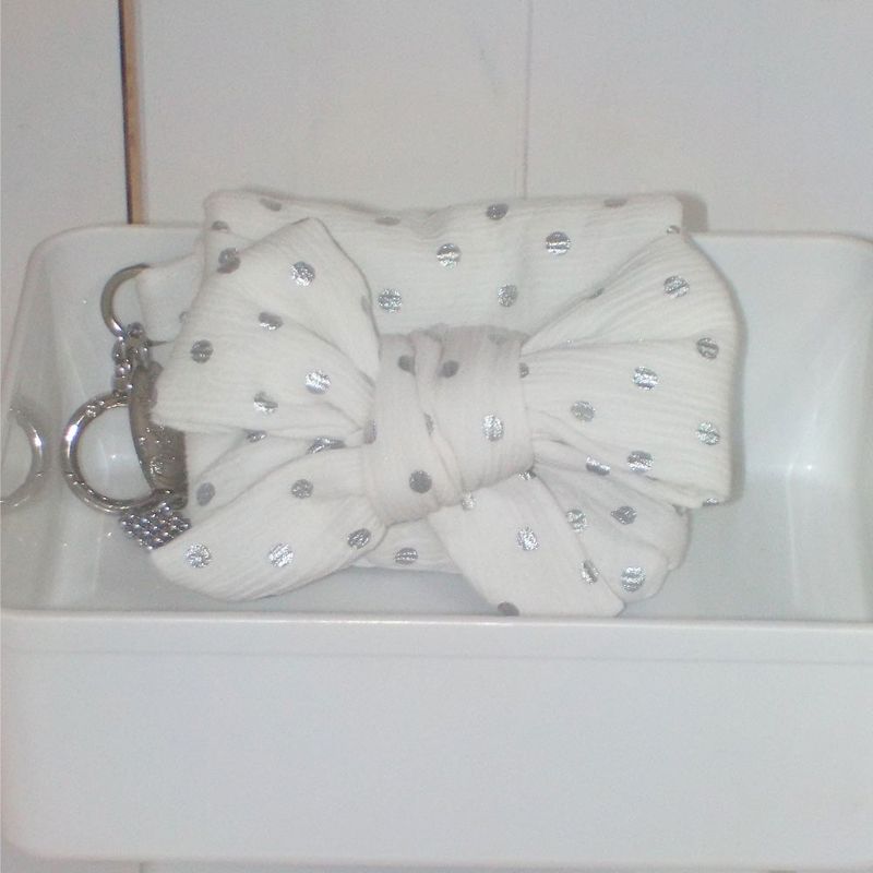 Ribbon wallet_dot white