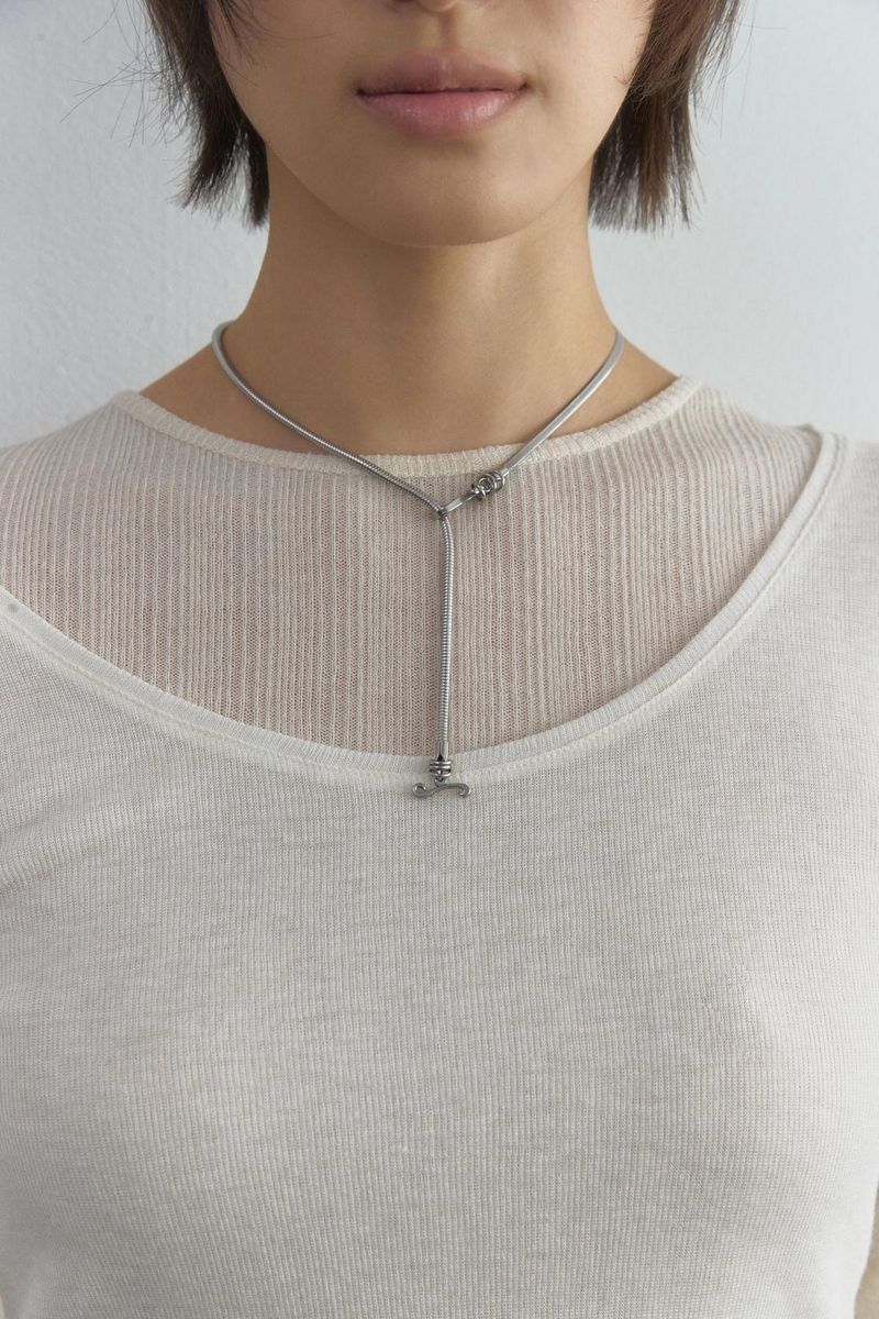Flat round necklace