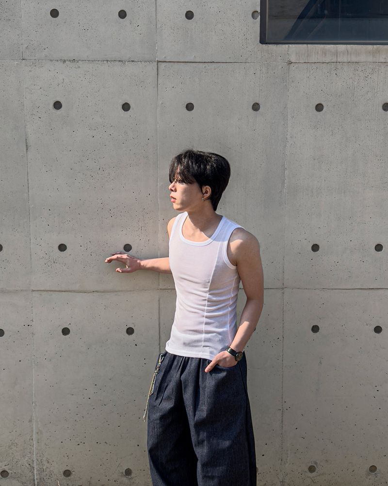 Cutting Line Ribbed Sleeveless Top