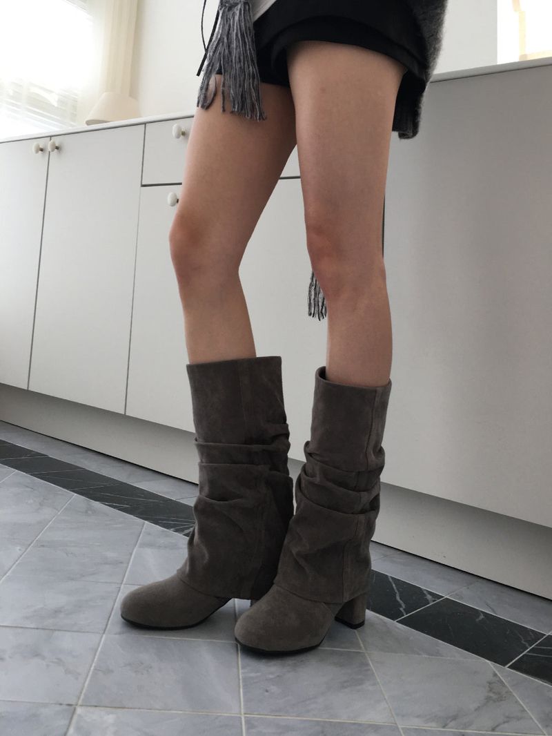 Suede shirring warmer boots