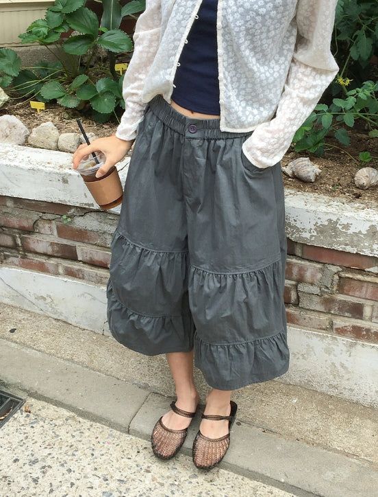Leade Shirring Tiered Bermuda Banding Pants
