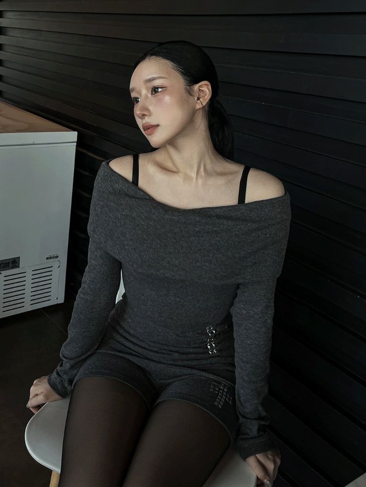 Cross off shoulder