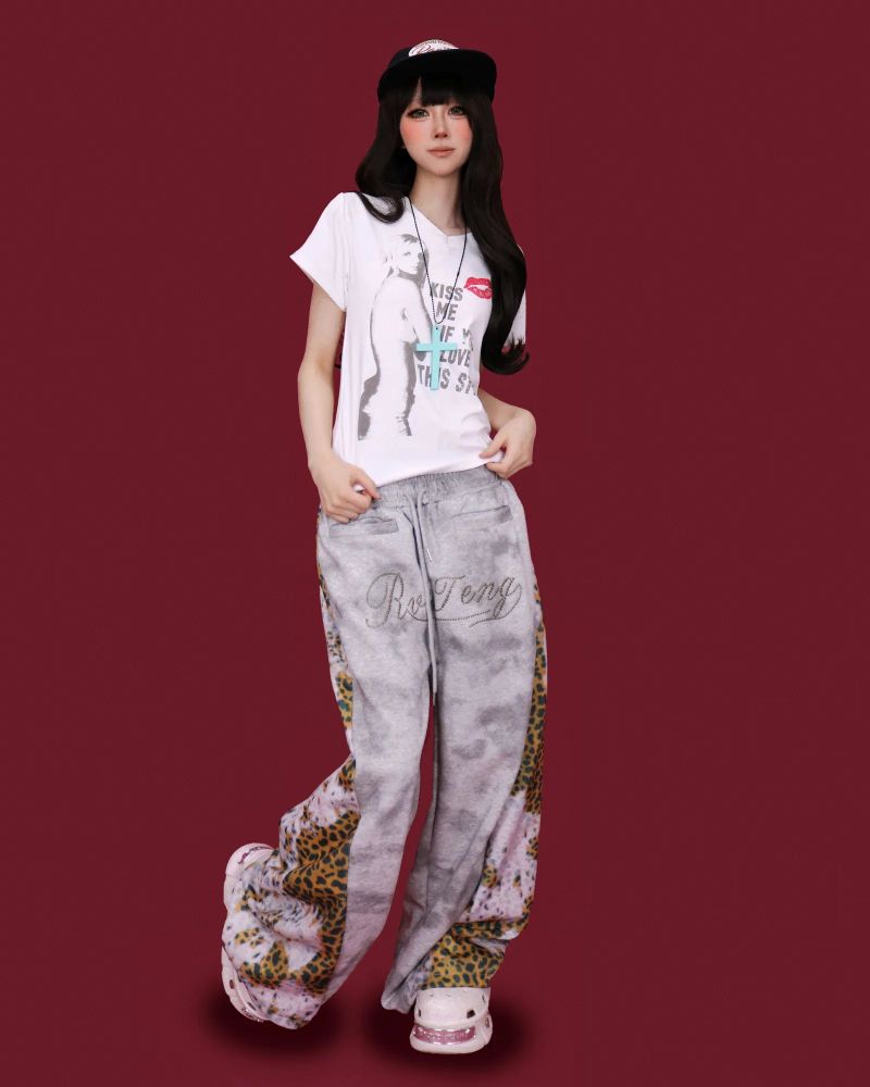 kiss me! v-neck T