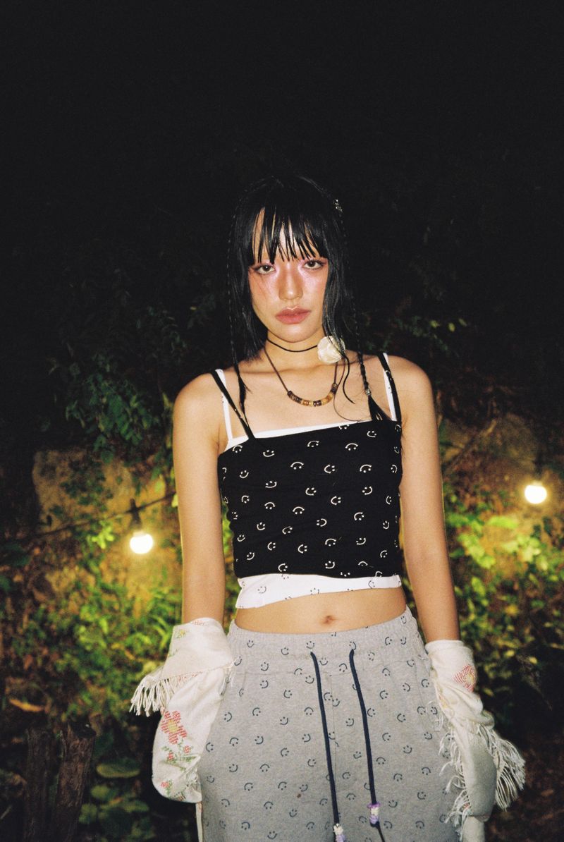 smile sleeveless black