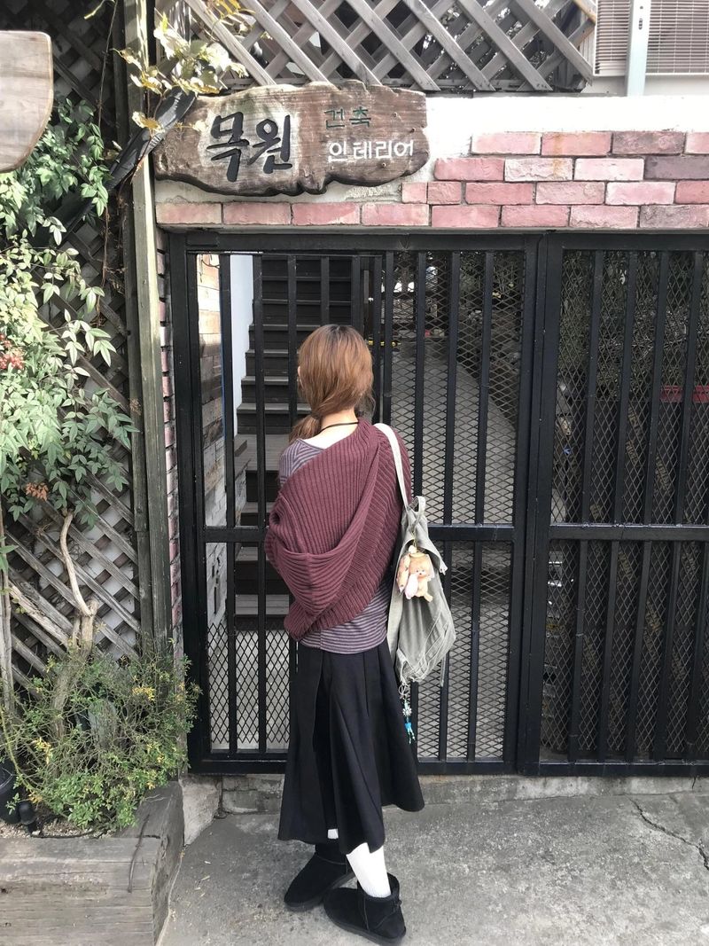 oka off-shoulder hoodie
