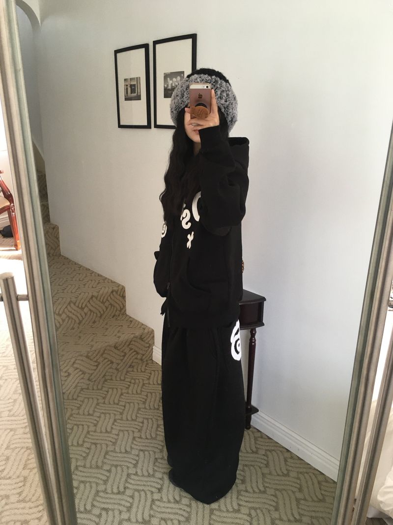 Fleece-lined sweatpants