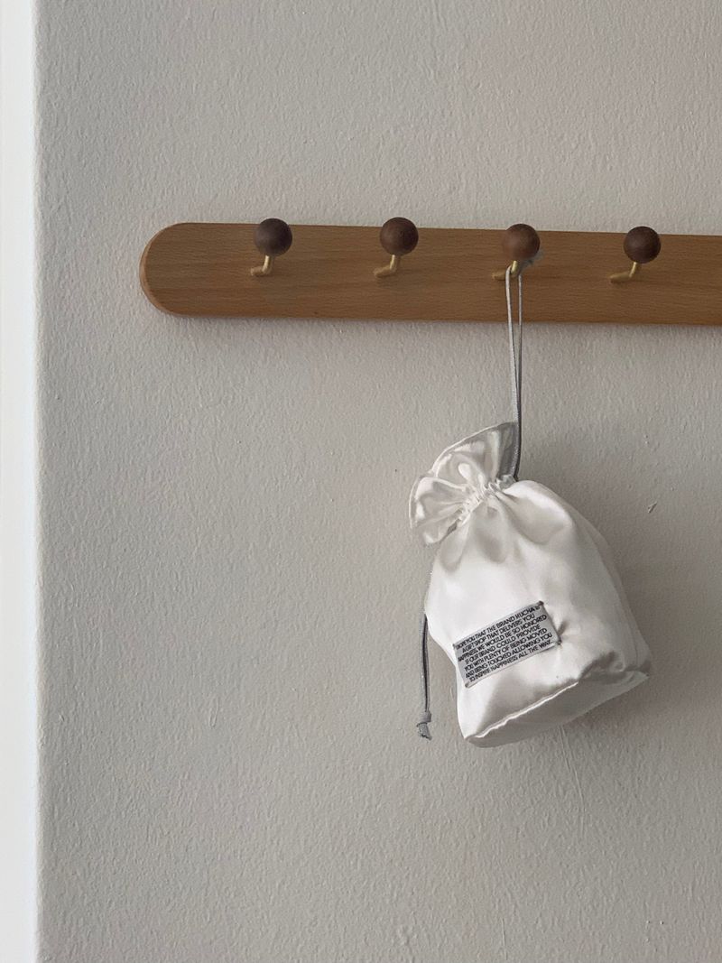hucha compact logo pouch