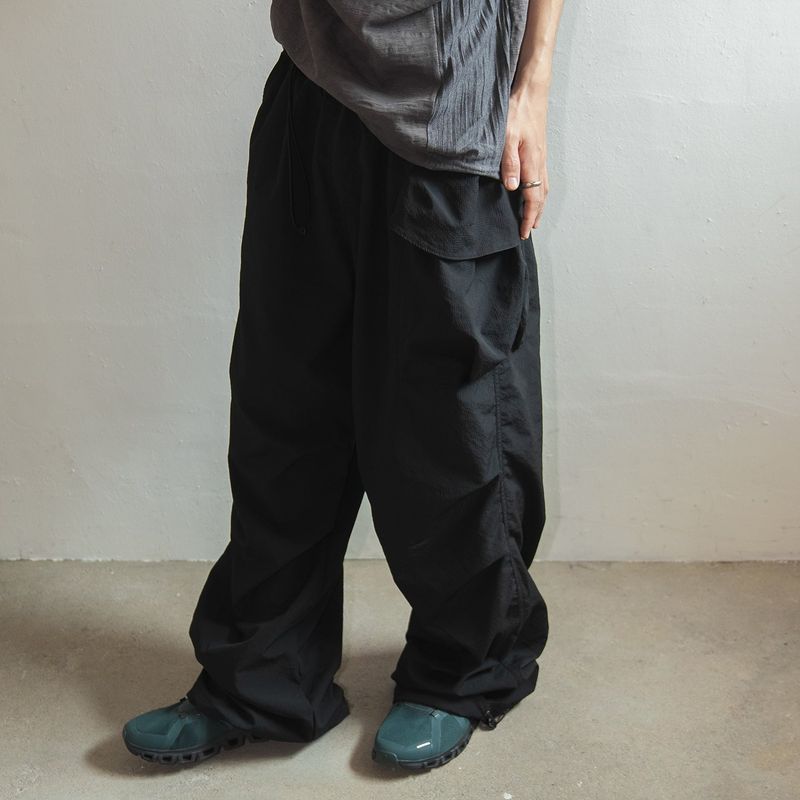 Packable parachute cargo pants / Black