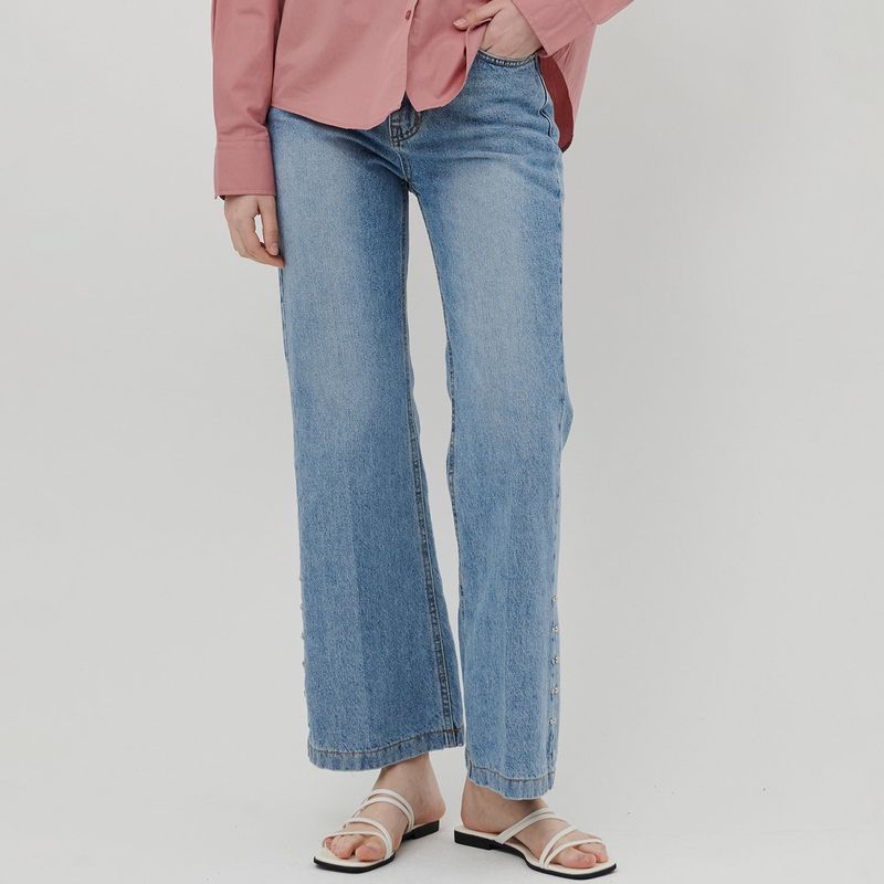 AWE BORN US（アボンアス）の「STUDS FLARED JEANS [BLUE]（Pants）」