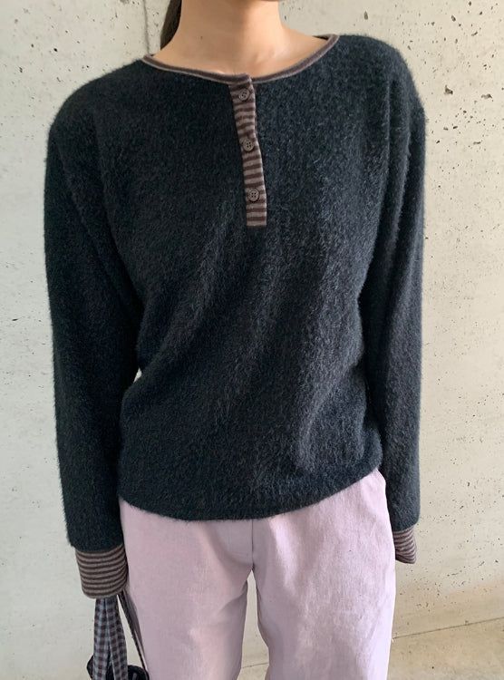 Hom Hairy Button Color Matching Knit Tee