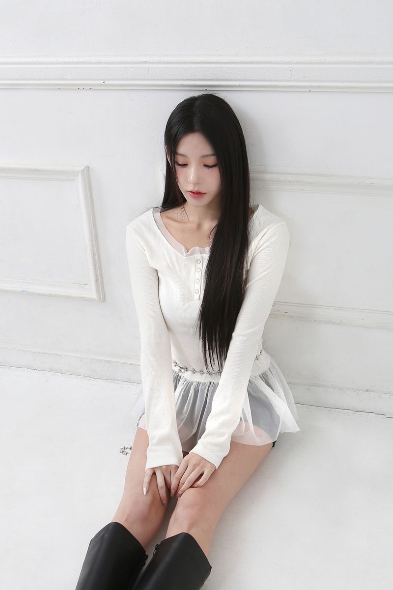  Roundneck Button Shirring T-shirt