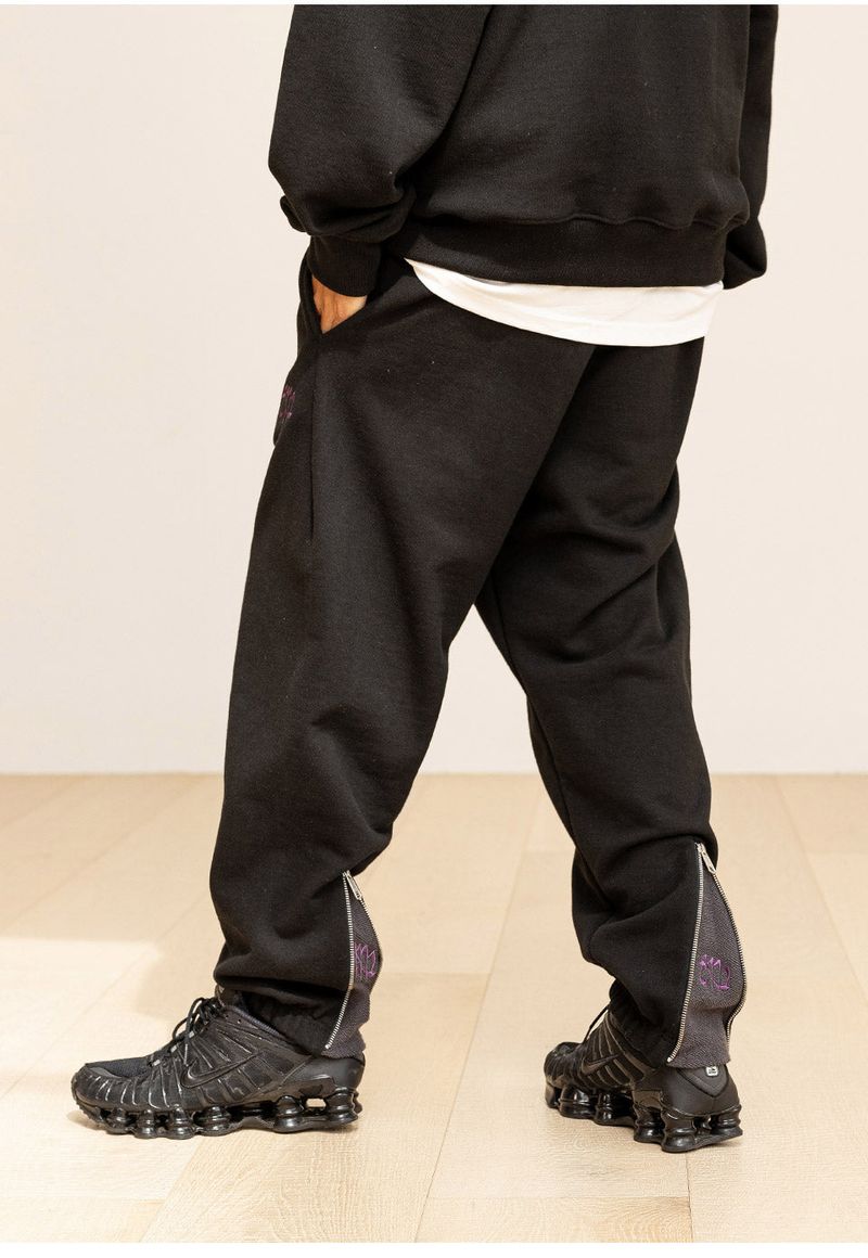 GRATING EMBLEM BACK SLIT ZIP PANTS