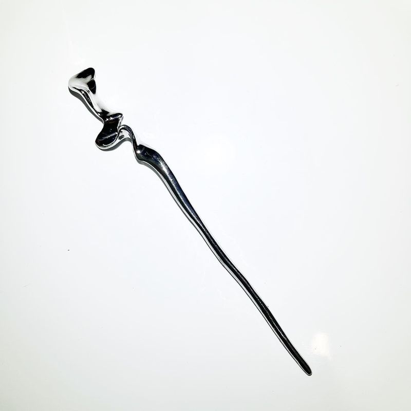 [IVE Gaeul] Silver geometry ornamental hairpin