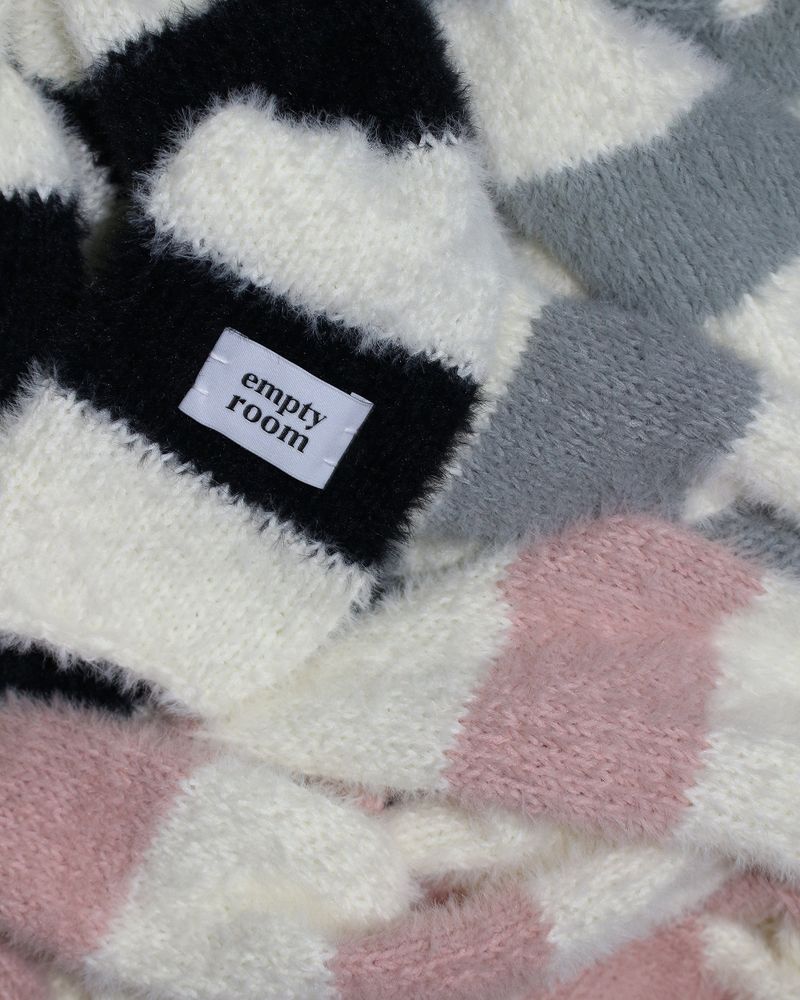 sleeve fluffy stripe muffler (black)
