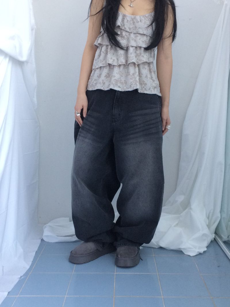 Curved overfit washed denim