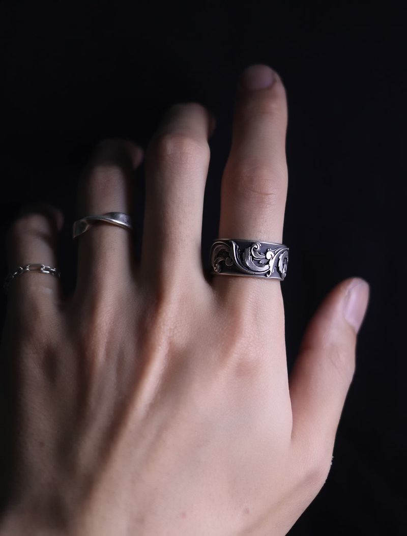 Acanthus Band