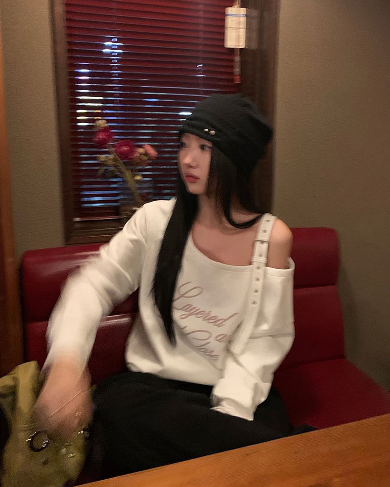 [ORIGINAL] Sugar Buckle Off-Shoulder sweatshirt