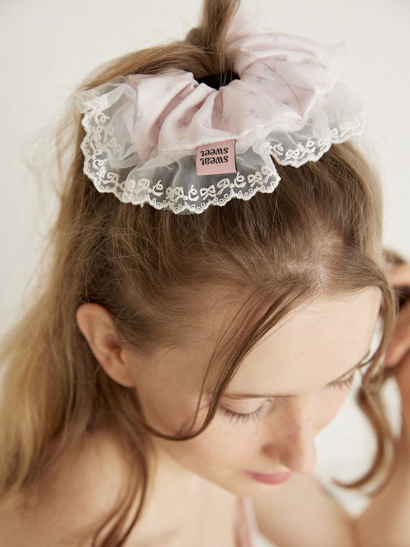 BIG LACE SCRUNCHIE - PINK