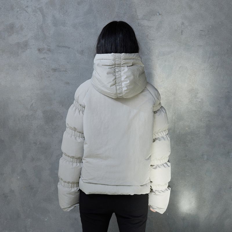 BANDED SLEEVE CURVE PUFFER