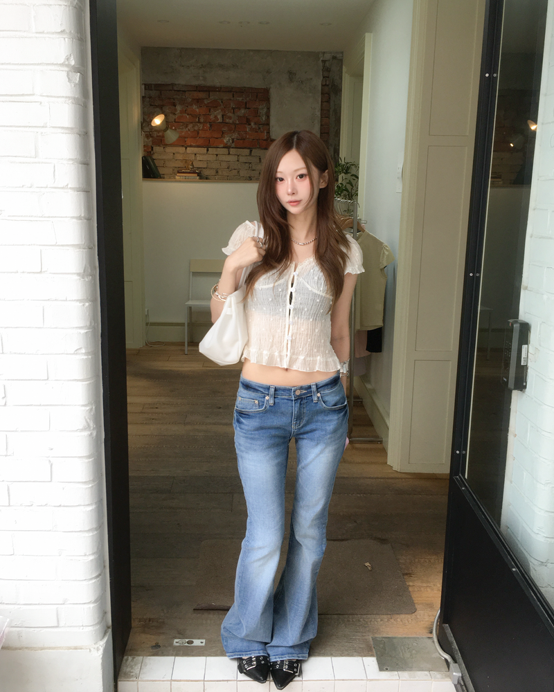 Soft lowrise boots cut pants