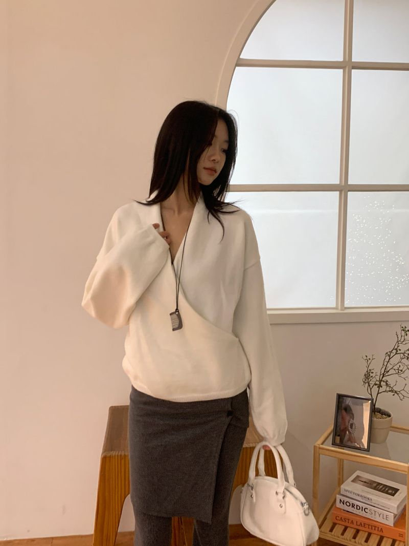 Melli Loose-Fit Wrap V-Neck Hidden Snap Knit Top
