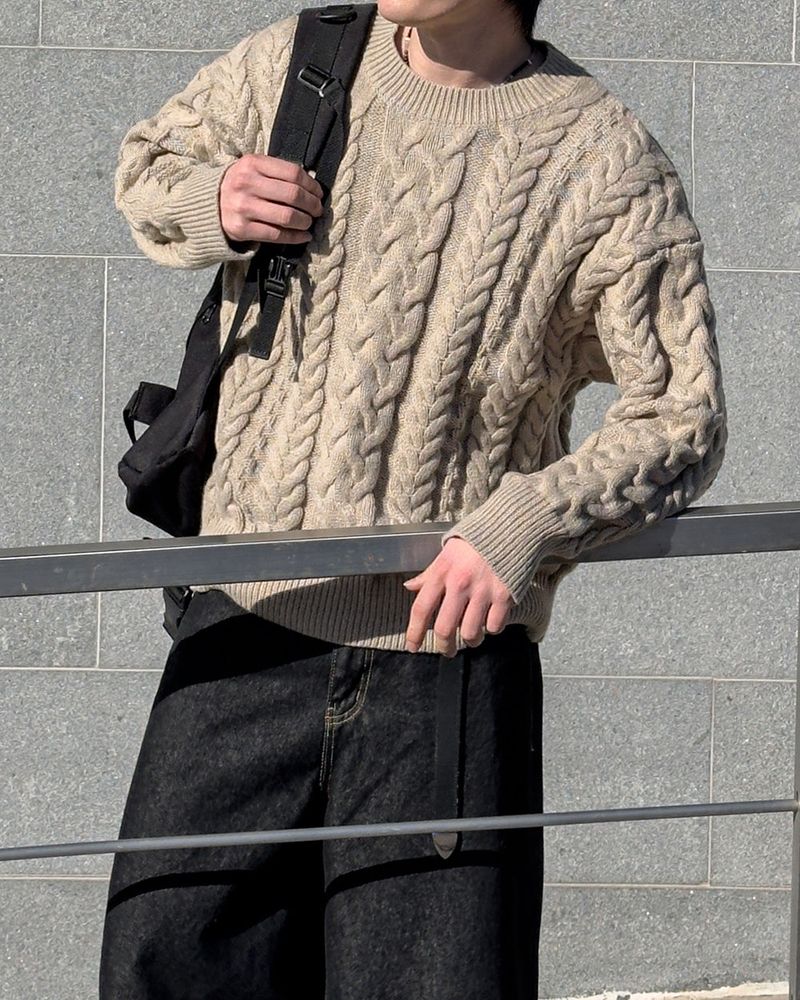 Cabbler Heavy Cable Knit Round Neck