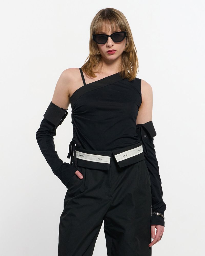 KIMZISU(キムジス)の「Detachable Sleeve One Shoulder Top _ BLACK(Tops)」