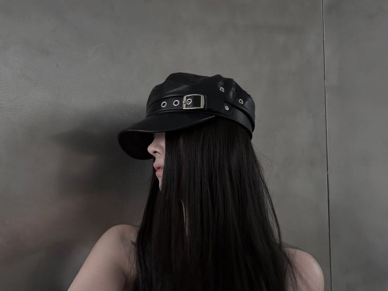URBAN UNIQUE（アーバンユニーク）の「ベルトレザーベレーキャップ（帽子）」