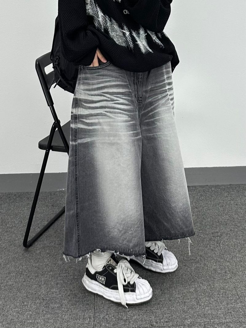 vertical embo half pants