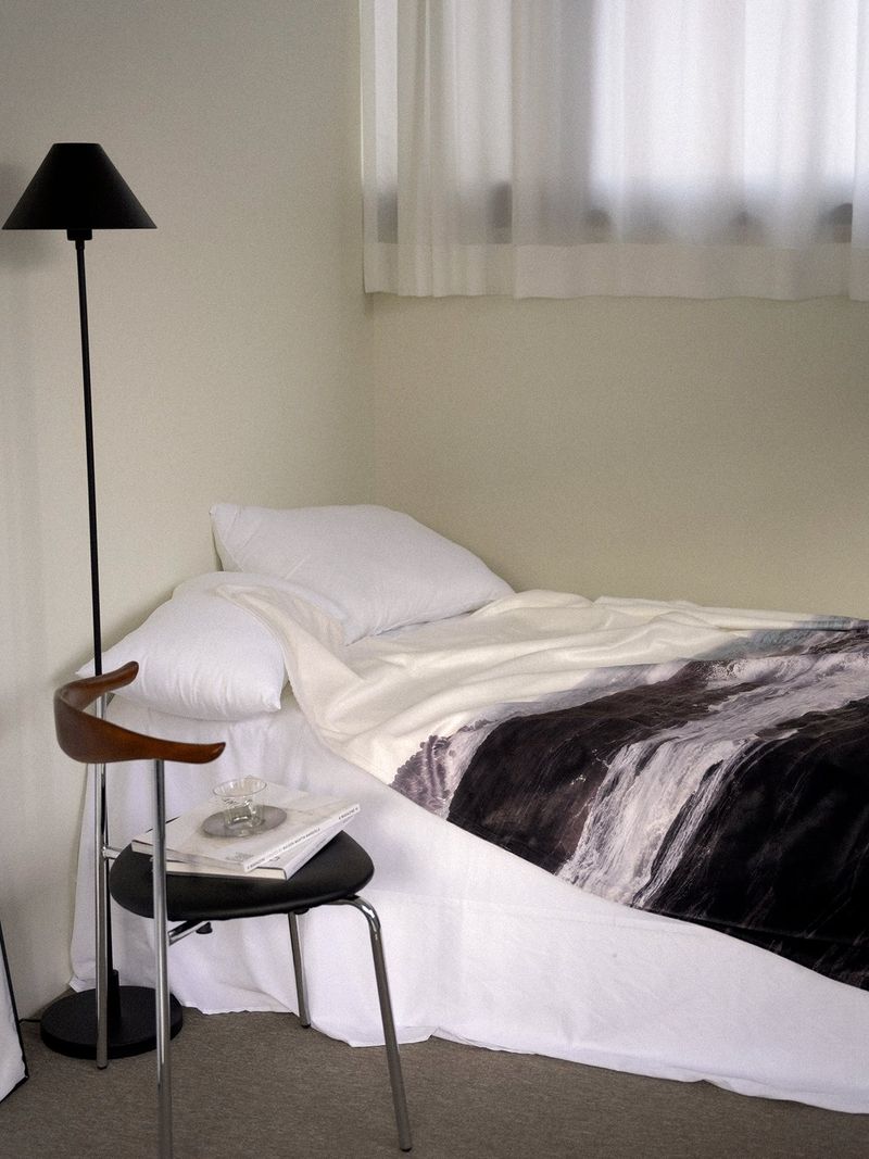 LNL cliff blanket