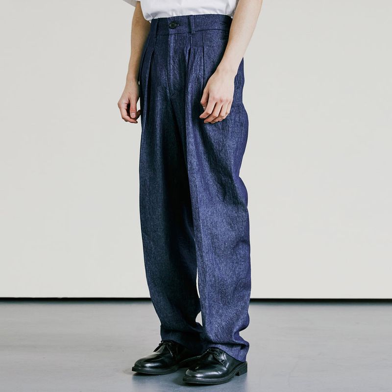 KND(ケイエンド)の「DENIM WIDE CURVE FIT TWO TUCK SLACKS INDIGO(Pants)」