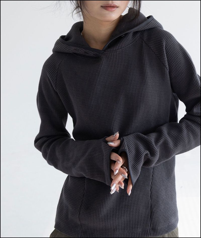 Revi henry neck hoodie (finger whole)