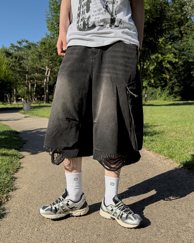 Daken Distressed Cargo Denim Bermuda