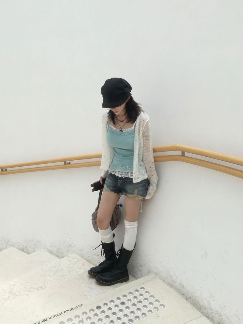 Distressed Washed Denim Hot Pants (3c)