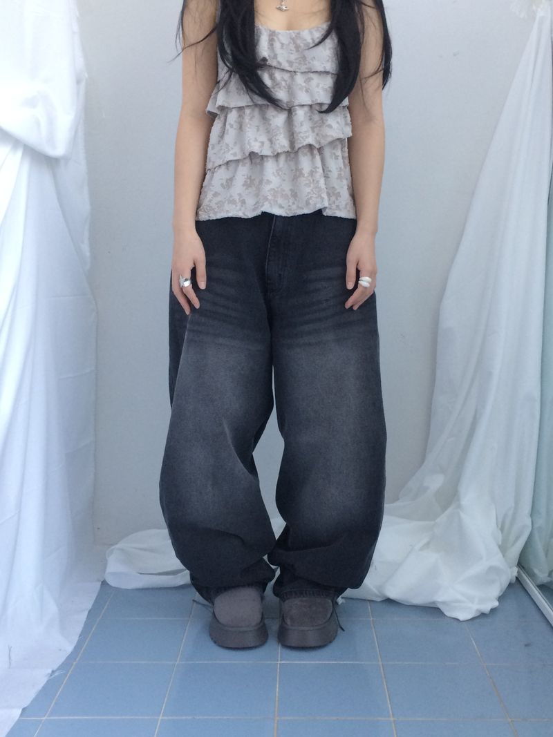 Curved overfit washed denim