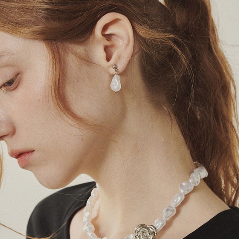 Melly&Rose（メリーアンドローズ）の「Signature Rose Baroque Pearl Earrings（Accessories）」