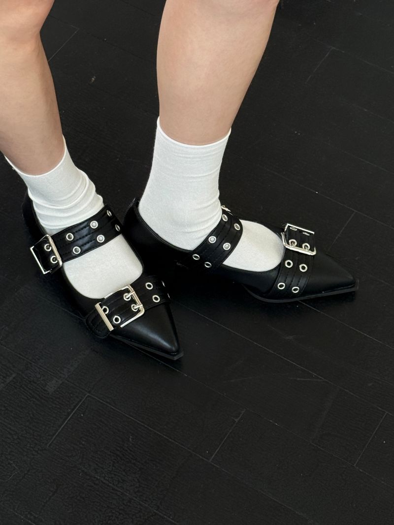 pointed buckle belt shoes