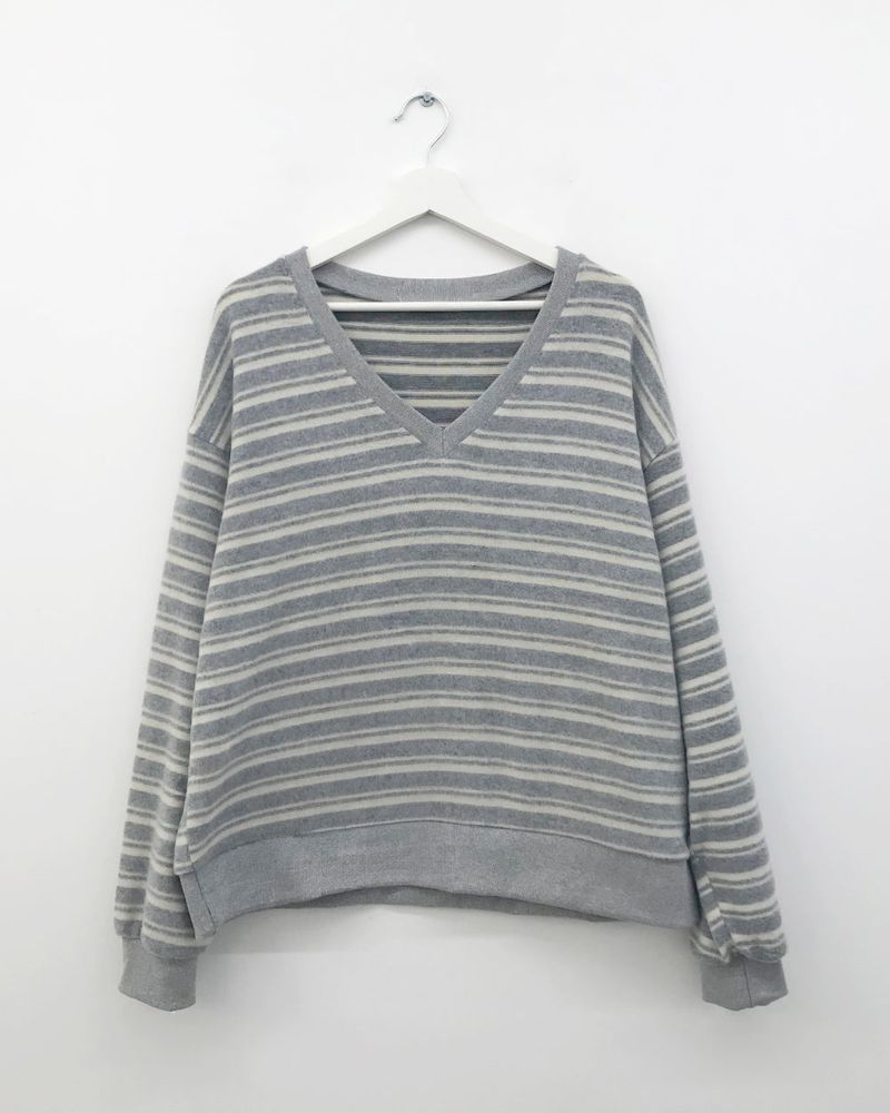 Bach Stripe V Sweatshirt (3color)