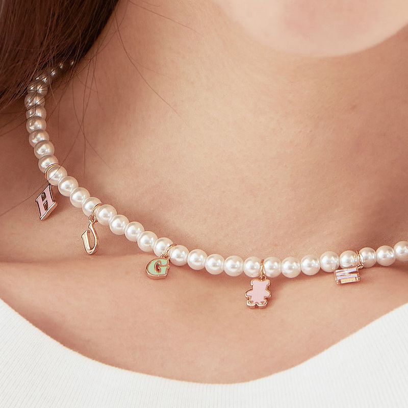 HUG ME PEARL NECKLACE
