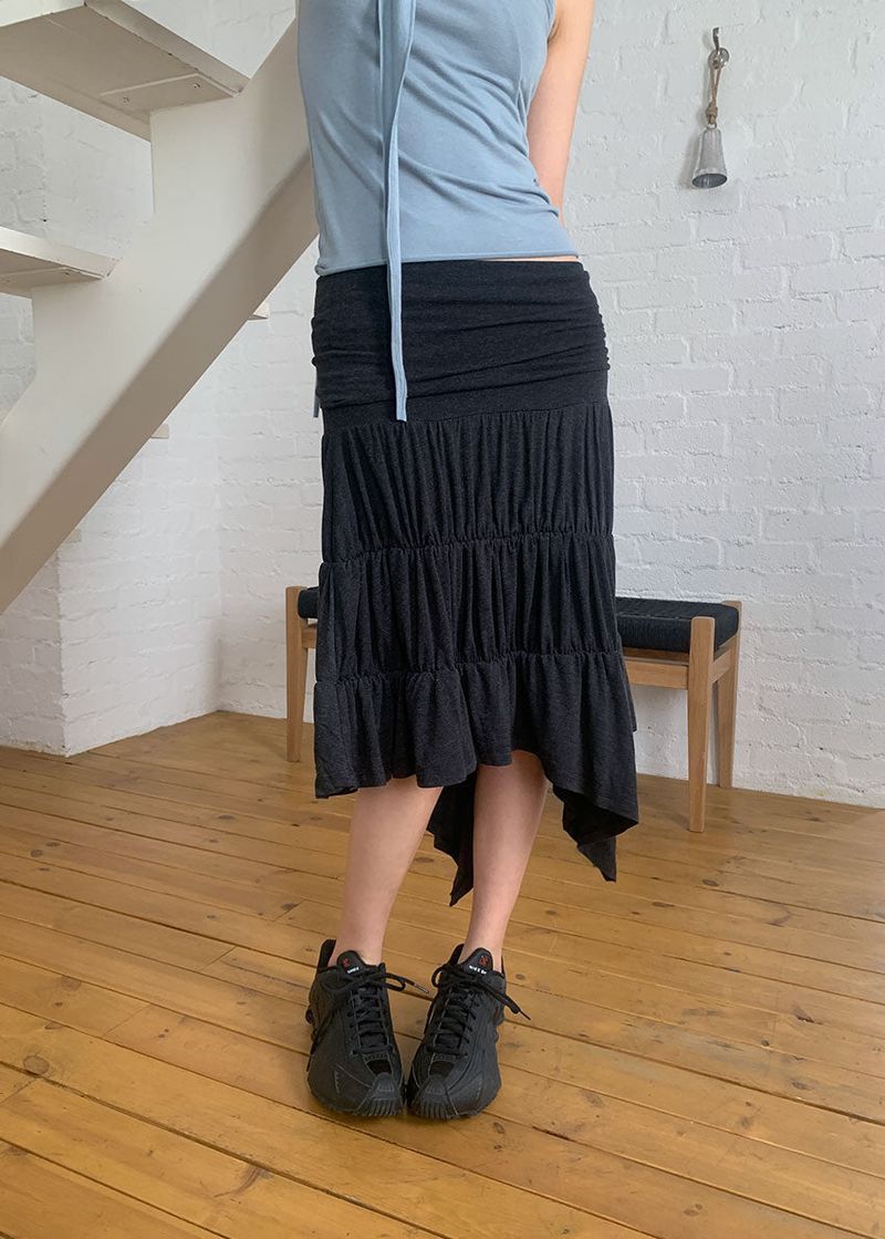 eon（イオエン）の「UNBAL WRINKLE SKIRT（Skirts）」