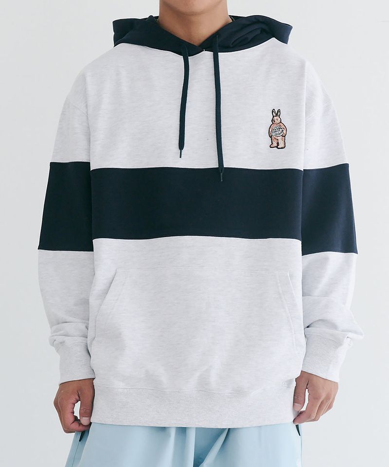 BSRABBIT(ビエスラビット)の「BSR2223FWPO016 BR BLOCK WAPPEN HOODIE LIGHT GRAY(Tops)」
