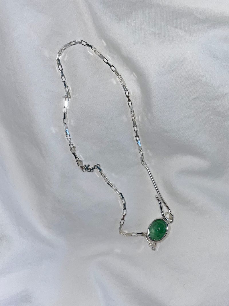 STONE HOOK NECKLACE