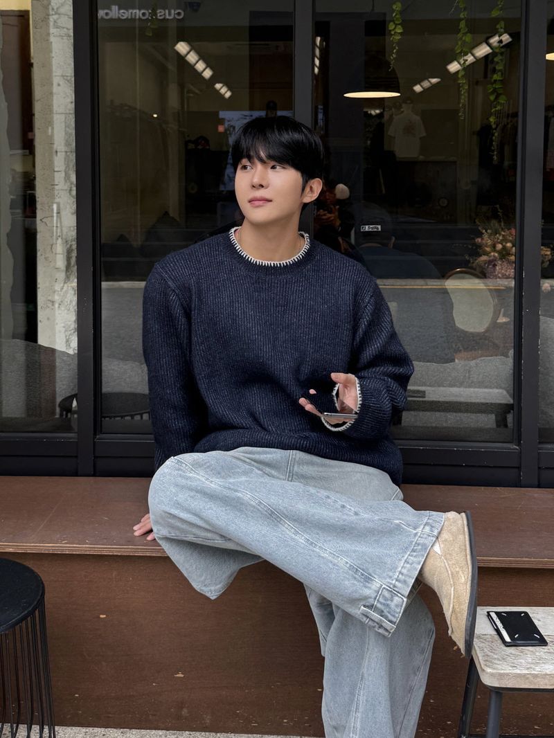 Hoshi line round knitwear
