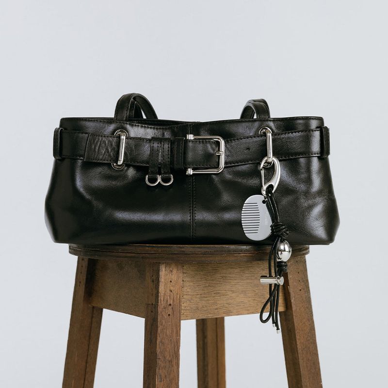 LEATHER COMB LAYERED KEYRING / BLACK