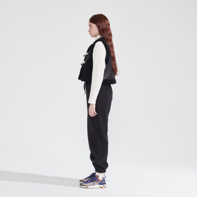 TOGGLE BUTTON ECO FUR MUSTANG SHORT VEST_BLACK