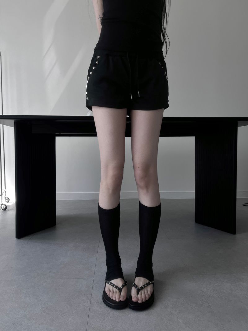 URBAN UNIQUE(アーバンユニーク)の「square studded banding shorts (2color)(Pants)」