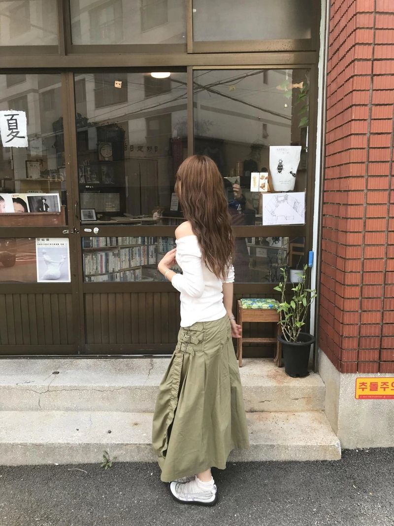 lofi off-shoulder